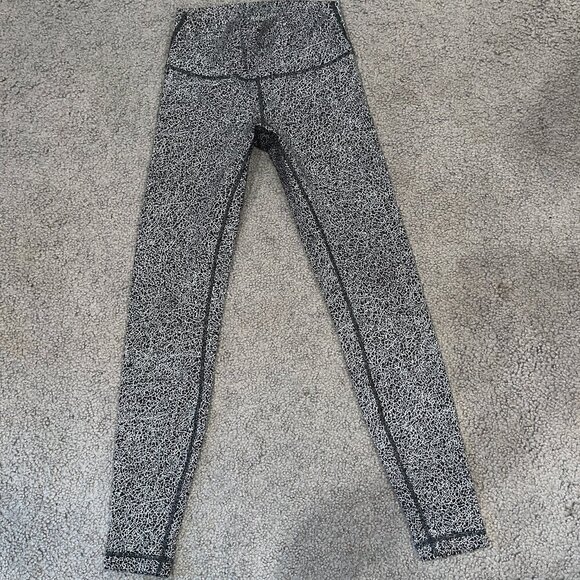 LULULEMON Wunder Under High Rise In Luon Crackle Jaquard Black & White - Size 6 - Picture 1 of 9